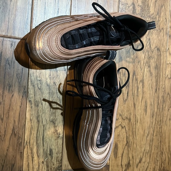 NIKE WOMEN'S AIR MAX 97 COPPER ROSE GOLD BLACK, worn 3 x’s, sz 6.5, great cond - Picture 4 of 10